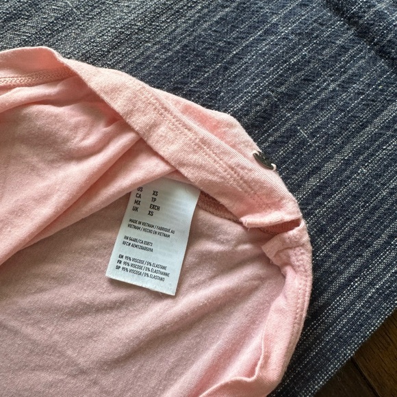 Pink American Eagle V-Neck - Picture 5 of 5